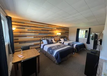 Wawa Northern Lights Motel & chalets hotel thumbnail 3
