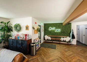 Chalet 239 hotel thumbnail 3