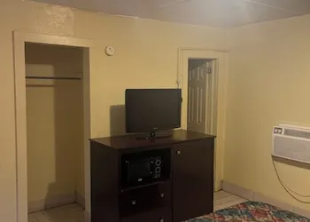 Plaza Motel hotel thumbnail 3