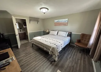 441 LaFever St hotel thumbnail 2