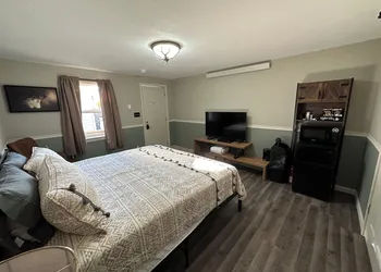 441 LaFever St hotel thumbnail 3