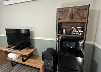 441 LaFever St hotel thumbnail 5