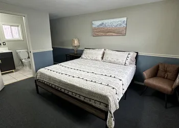 441 LaFever St hotel thumbnail 6