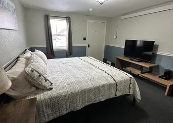 441 LaFever St hotel thumbnail 7