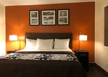 Lindenhurst Motel hotel thumbnail 3