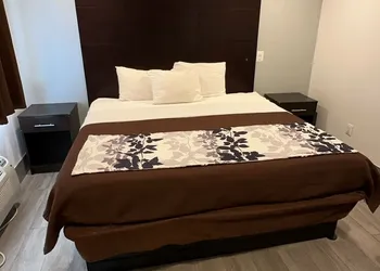Lindenhurst Motel hotel thumbnail 5