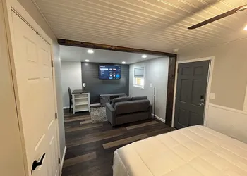 Meads Motel hotel thumbnail 2