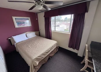Economy Inn hotel thumbnail 5