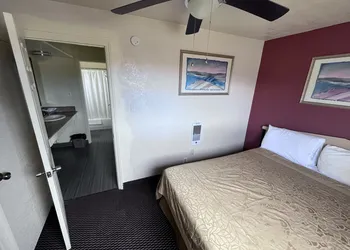 Economy Inn hotel thumbnail 6