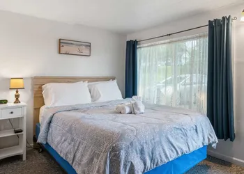 South Arm Retreats Standard Room 5 hotel thumbnail 2