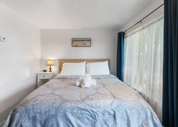 South Arm Retreats Standard Room 5 hotel thumbnail 3