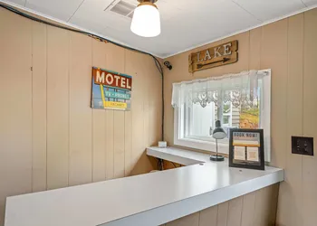 South Arm Retreats Standard Room 5 hotel thumbnail 6