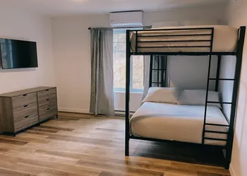 La Belle Excuse hotel thumbnail 4