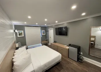 Coastal Suites hotel thumbnail 5