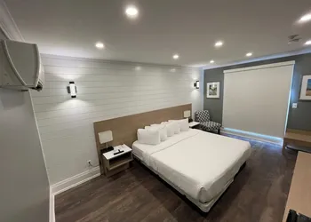 Coastal Suites hotel thumbnail 6