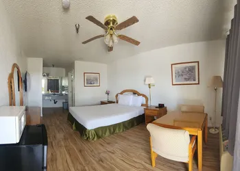 Formosa Inn hotel thumbnail 2