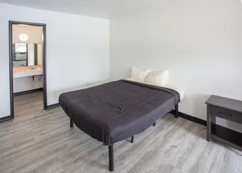 Glenstone place extended stay motel hotel thumbnail 5