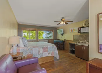 Roadrunner Inn and Log Cabins hotel thumbnail 5