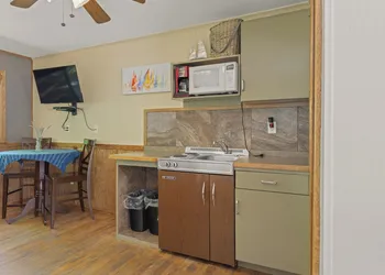Roadrunner Inn and Log Cabins hotel thumbnail 7