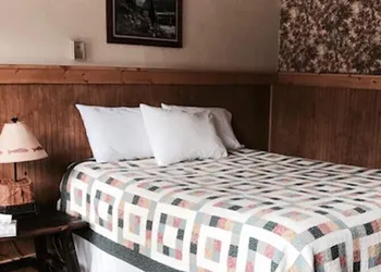 Grizzly Lodge hotel thumbnail 7