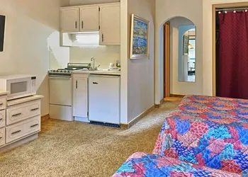 Lodge at Mount Mitchell hotel thumbnail 8