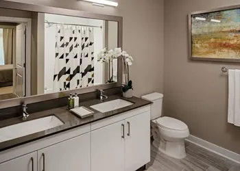 Kings Point Lux Suites hotel thumbnail 3