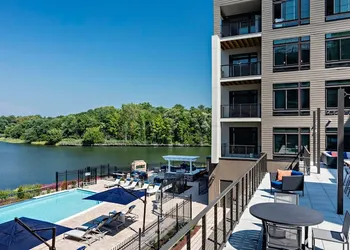 Kings Point Lux Suites hotel thumbnail 5
