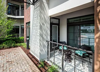 Kings Point Lux Suites hotel thumbnail 6