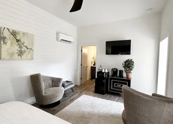 Eagles Landing Lodge Private Suites and Group Lodging hotel thumbnail 5