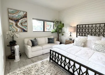 Eagles Landing Lodge Private Suites and Group Lodging hotel thumbnail 7