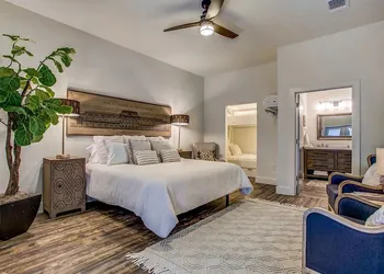 Eagles Landing Lodge Private Suites and Group Lodging hotel thumbnail 8