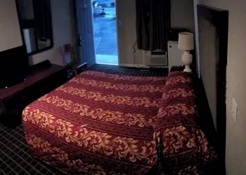 Budget Lodge by OYO Portland West hotel thumbnail 8