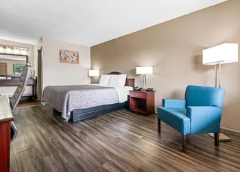 Econo Lodge Childress hotel thumbnail 8