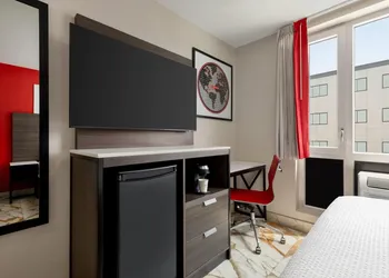 Ramada By Wyndham Brooklyn Empire Blvd hotel thumbnail 7