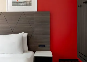 Ramada By Wyndham Brooklyn Empire Blvd hotel thumbnail 8