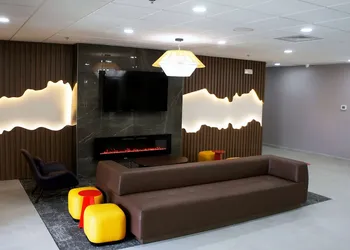 La Quinta Inn & Suites by Wyndham Memphis East hotel thumbnail 3