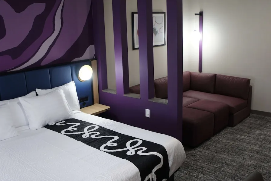 La Quinta Inn & Suites by Wyndham Memphis East hotel detail image 6