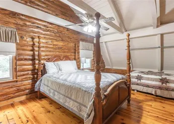 Dragonfly Meadows Log Cabin hotel thumbnail 7