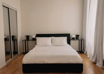 Lum The Queen hotel thumbnail 5