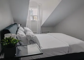 Lum The Queen hotel thumbnail 6