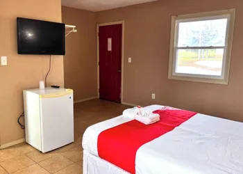 Skylark Motel by OYO hotel thumbnail 8