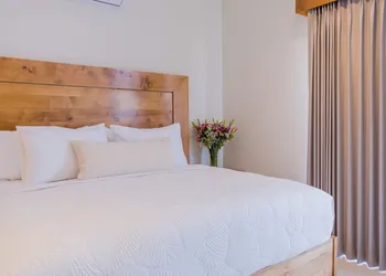 Josefa Suites hotel thumbnail 7