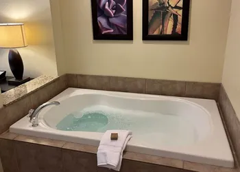 Living Luxe at Las Vegas hotel thumbnail 3