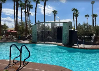 Living Luxe at Las Vegas hotel thumbnail 7