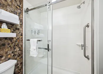 Kozy Houston North hotel thumbnail 6