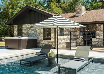 Hot Tub Pool Firepit Gameroom Guesthouse hotel thumbnail 3