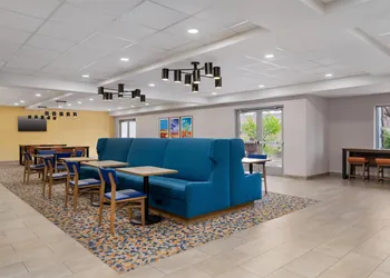 Hampton Inn & Suites by Hilton Mesquite hotel thumbnail 5