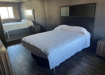 Metro Motel hotel thumbnail 2