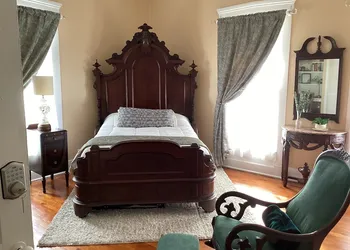 Regina's Country Livin' hotel thumbnail 2