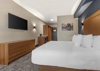 Best Western Plus Neepawa Hotel hotel thumbnail 5